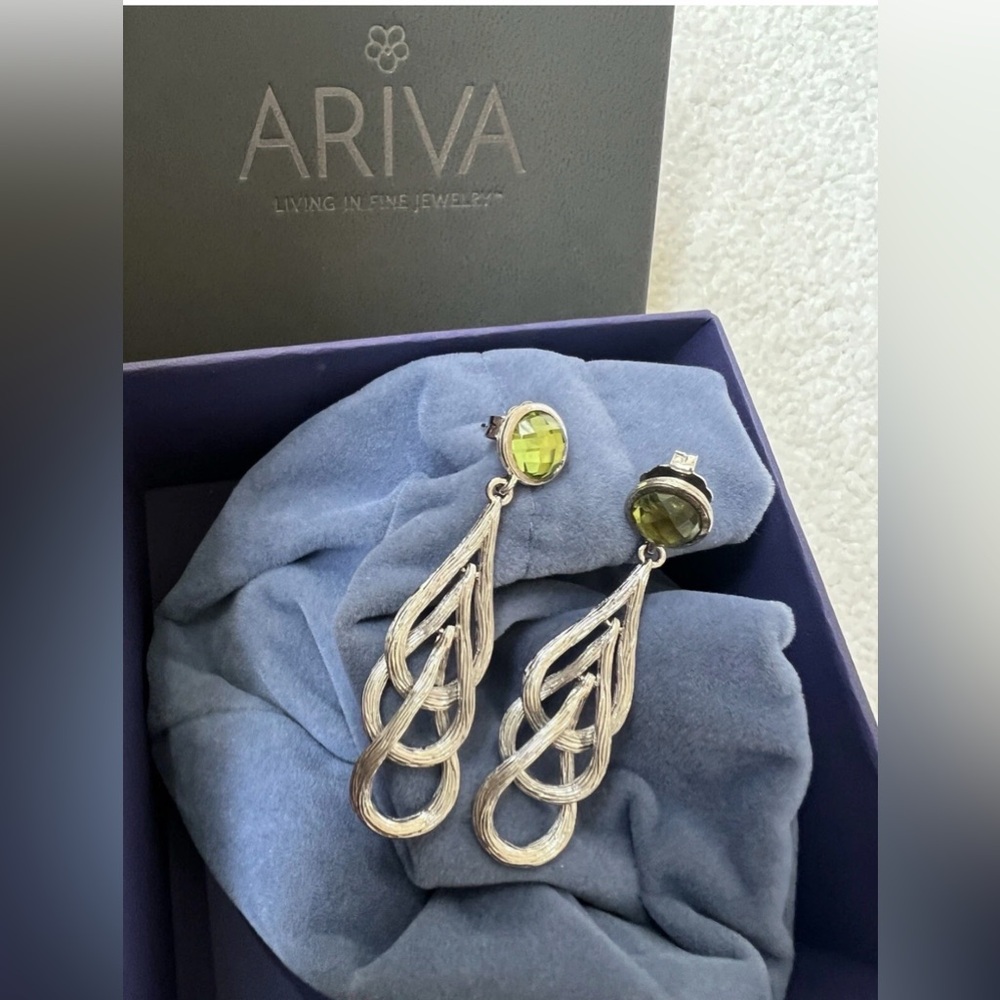 ariva fine jewelry sterling silver textured earrings with peridot gemstone box